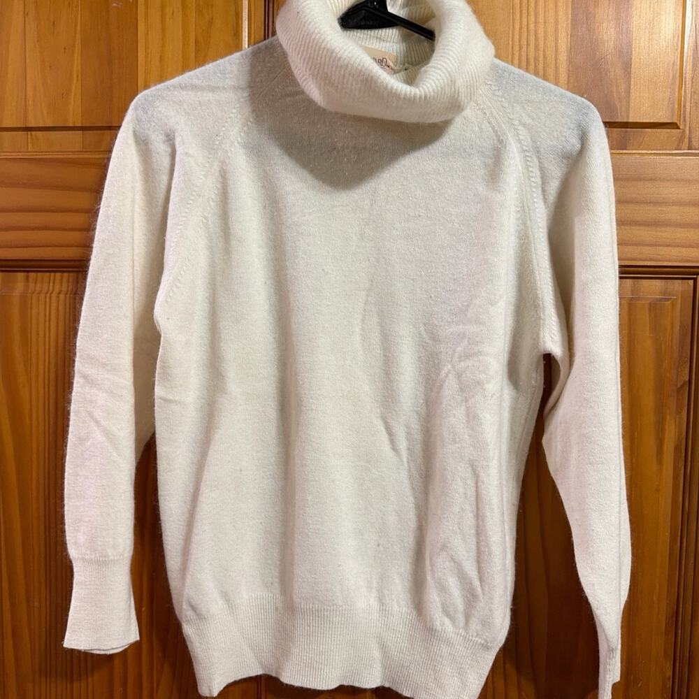 Woodward Made in Italy Beautiful White Sweater Size Small Angoral and Lambswool - Picture 1 of 3